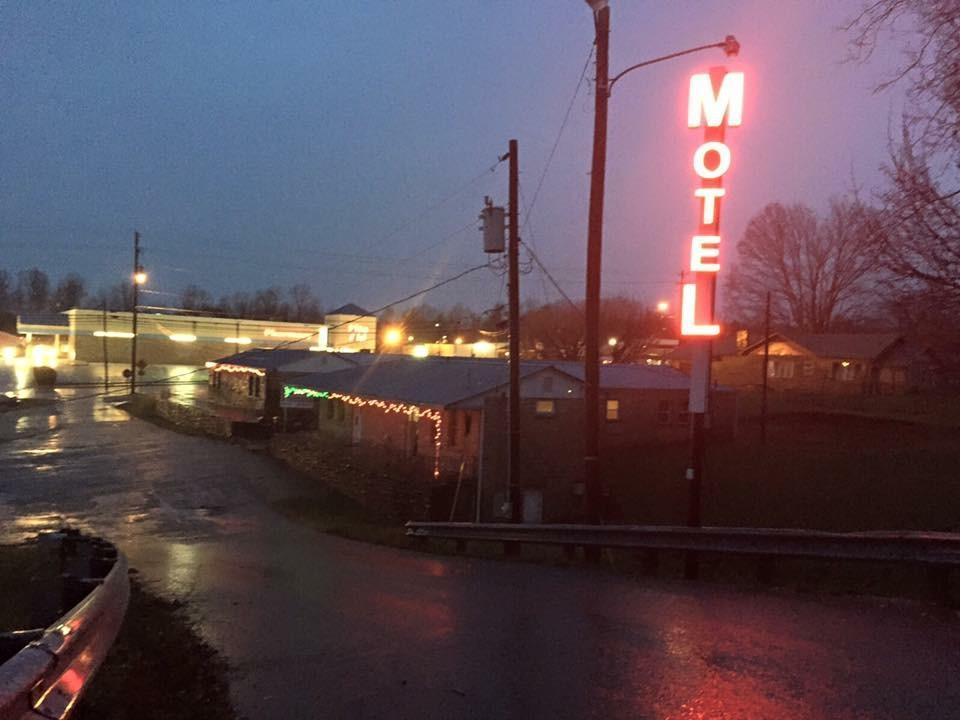 Scenic River Inn Motel Wartburg 外观 照片